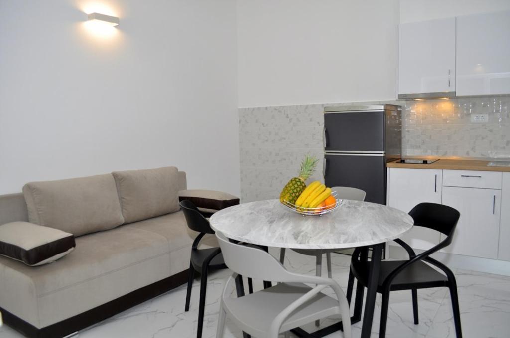 Apartments Ratko Tucepi Exterior photo