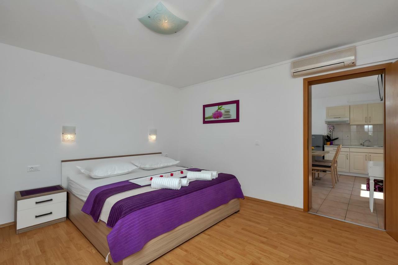 Apartments Ratko Tucepi Exterior photo